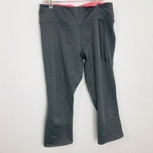 Layer 8 Gray Capri leggings size M